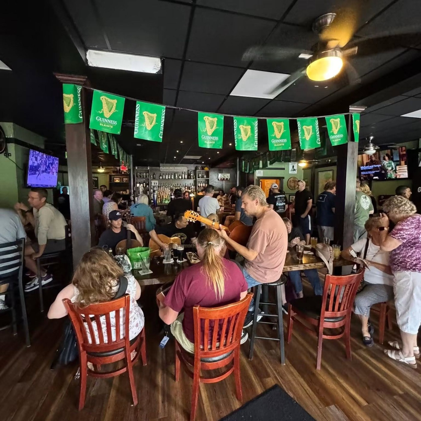 Flanagan's Irish Pub photo 2